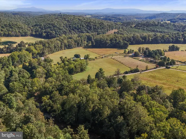 $465,000 | 25 Millhaven Lane, Berkeley Springs, WV 25411