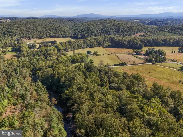 $465,000 | 25 Millhaven Lane, Berkeley Springs, WV 25411