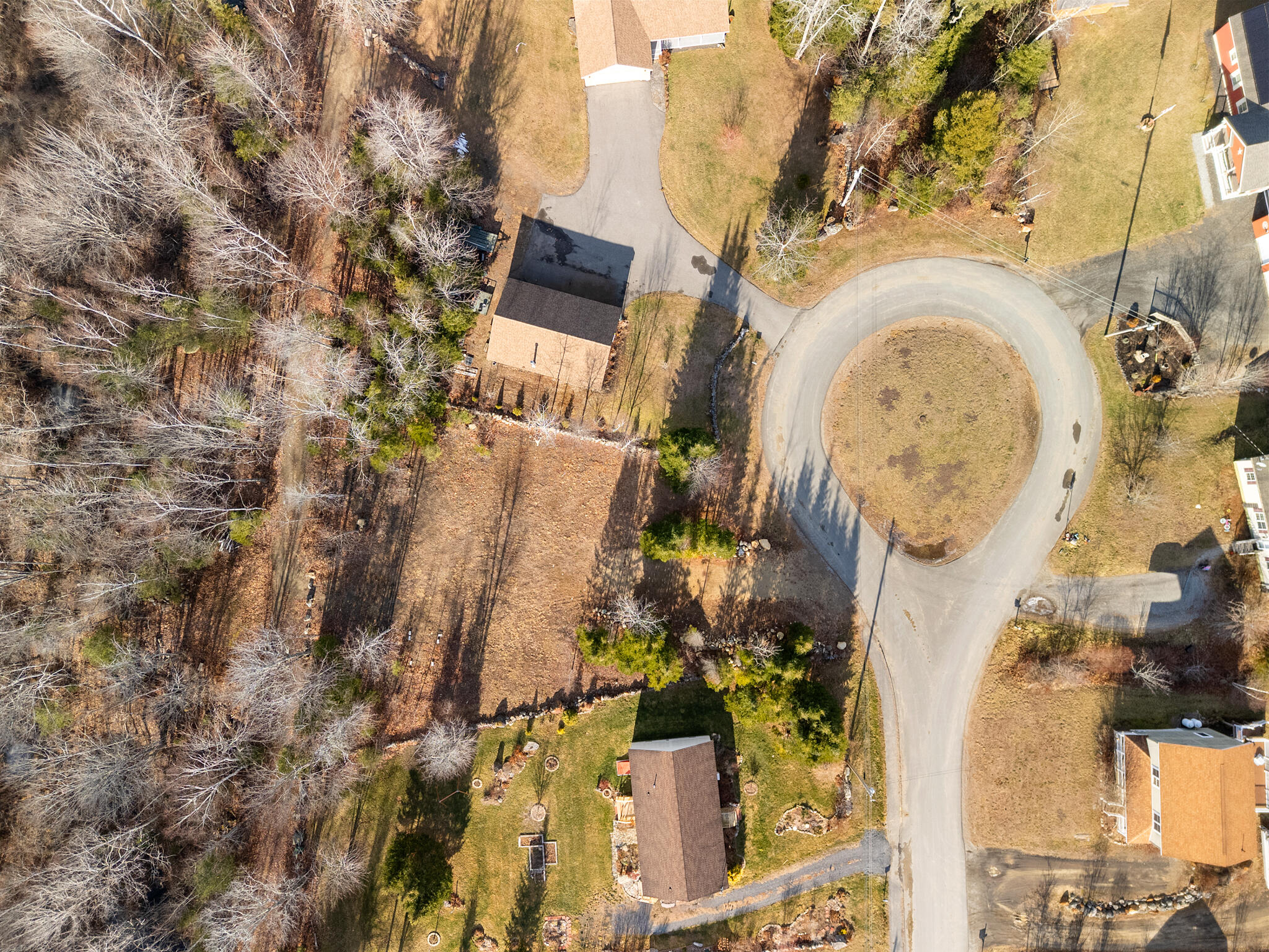 92 Maurice Avenue Thomaston, ME 04861 - Photo 3 of 15 DJI_20251220122937_0798_D