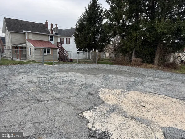 $1,200 | 21 West Maple Street, Unit 1, East Prospect, PA 17317