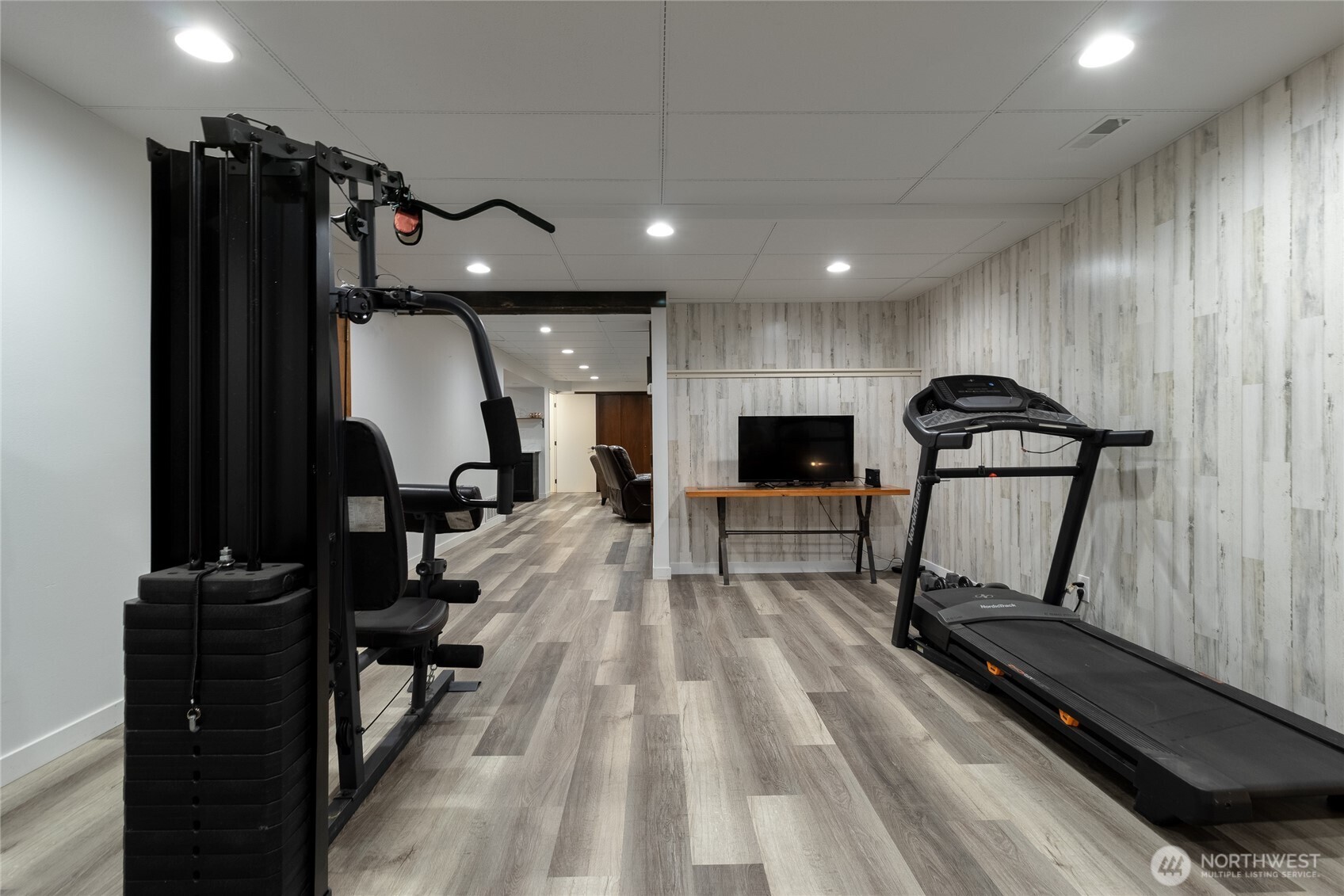 1135 Locher Road Touchet, WA 99360 - Photo 18 of 40 a view of a room with gym equipment