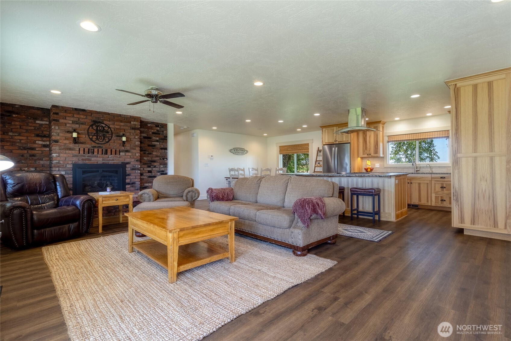 1135 Locher Road Touchet, WA 99360 - Photo 5 of 40 a living room with furniture and a wooden floor