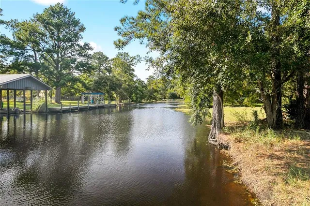 $375,000 | 26500 Lucille Drive, Lacombe, LA 70445