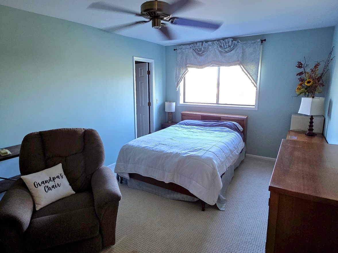 1-s150 Spring Road, Unit 5B Oak Brook, IL 60181 - Photo 10 of 14 a bedroom with a bed couch and window