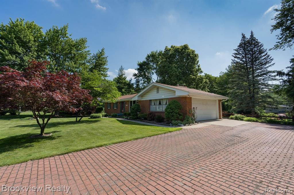 290 Donegal Drive Rochester Hills, MI 48309 - Photo 3 of 33
