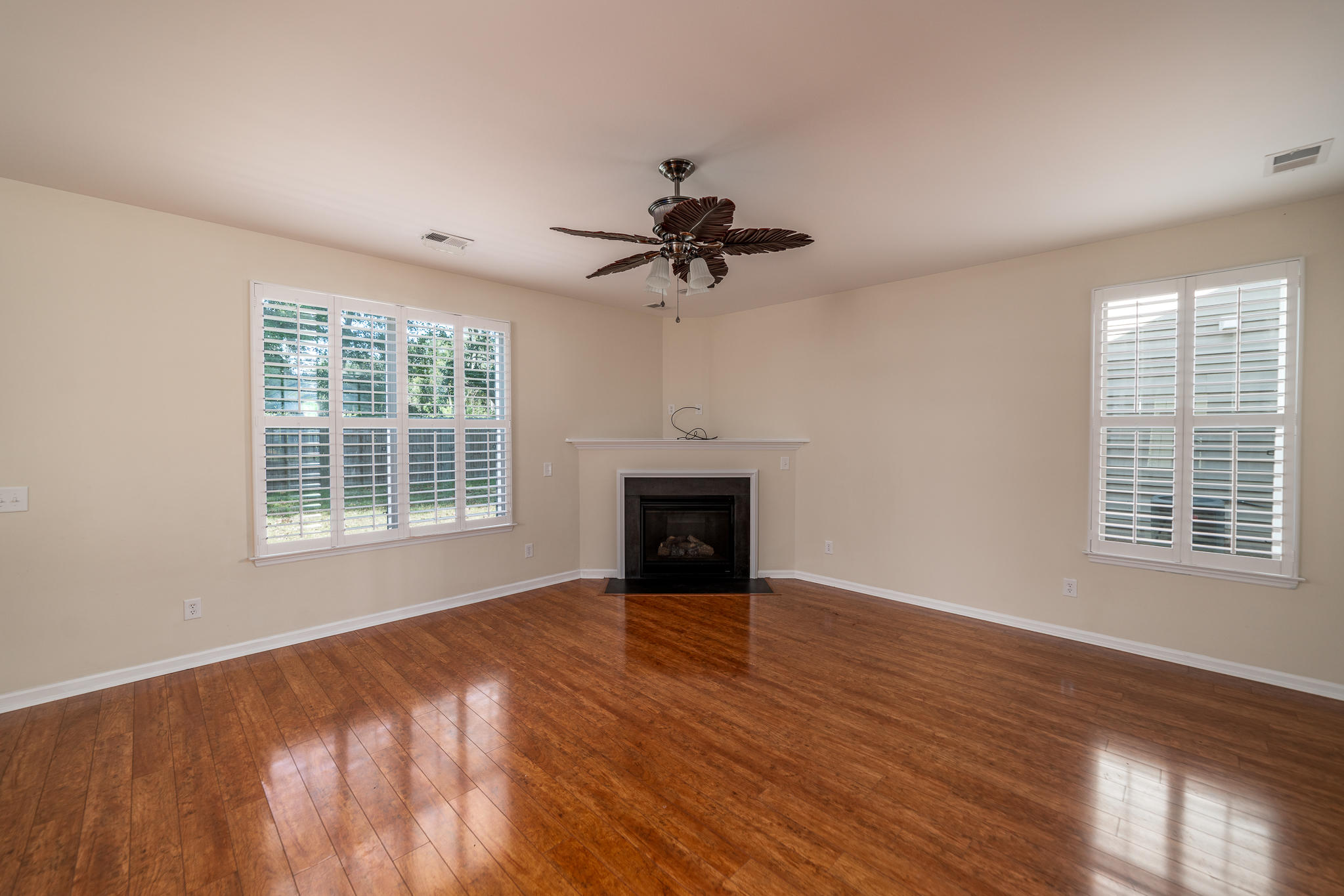 3660 Locklear Lane Mount Pleasant, SC 29466 - Photo 10 of 27 3660 Locklear Ln INT FA (4 of 17)