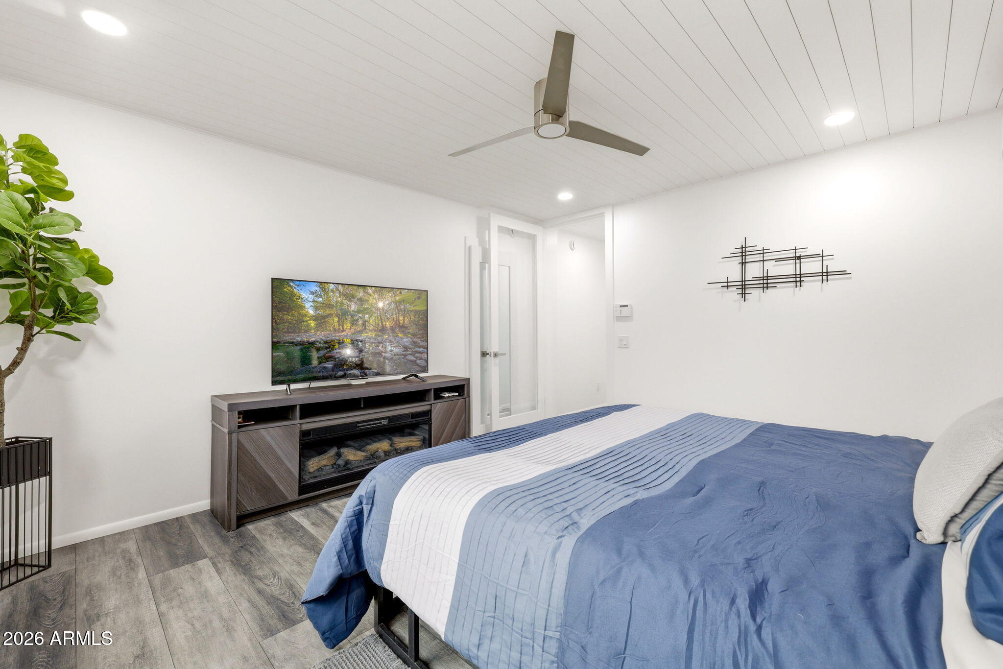 2287 Richenbacher Circle Overgaard, AZ 85933 - Photo 27 of 46 a bedroom with a bed and a potted plant