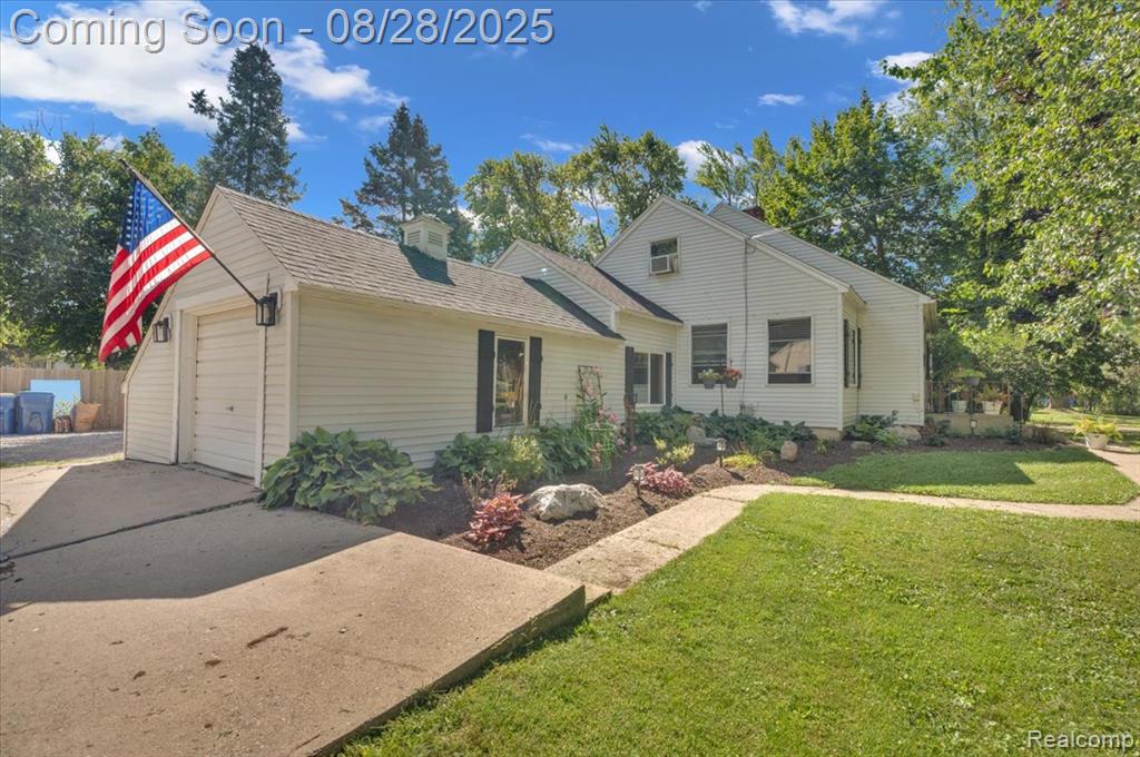 1522 Eason Road Waterford, MI 48328 - Photo 3 of 28 Gallery Image 3