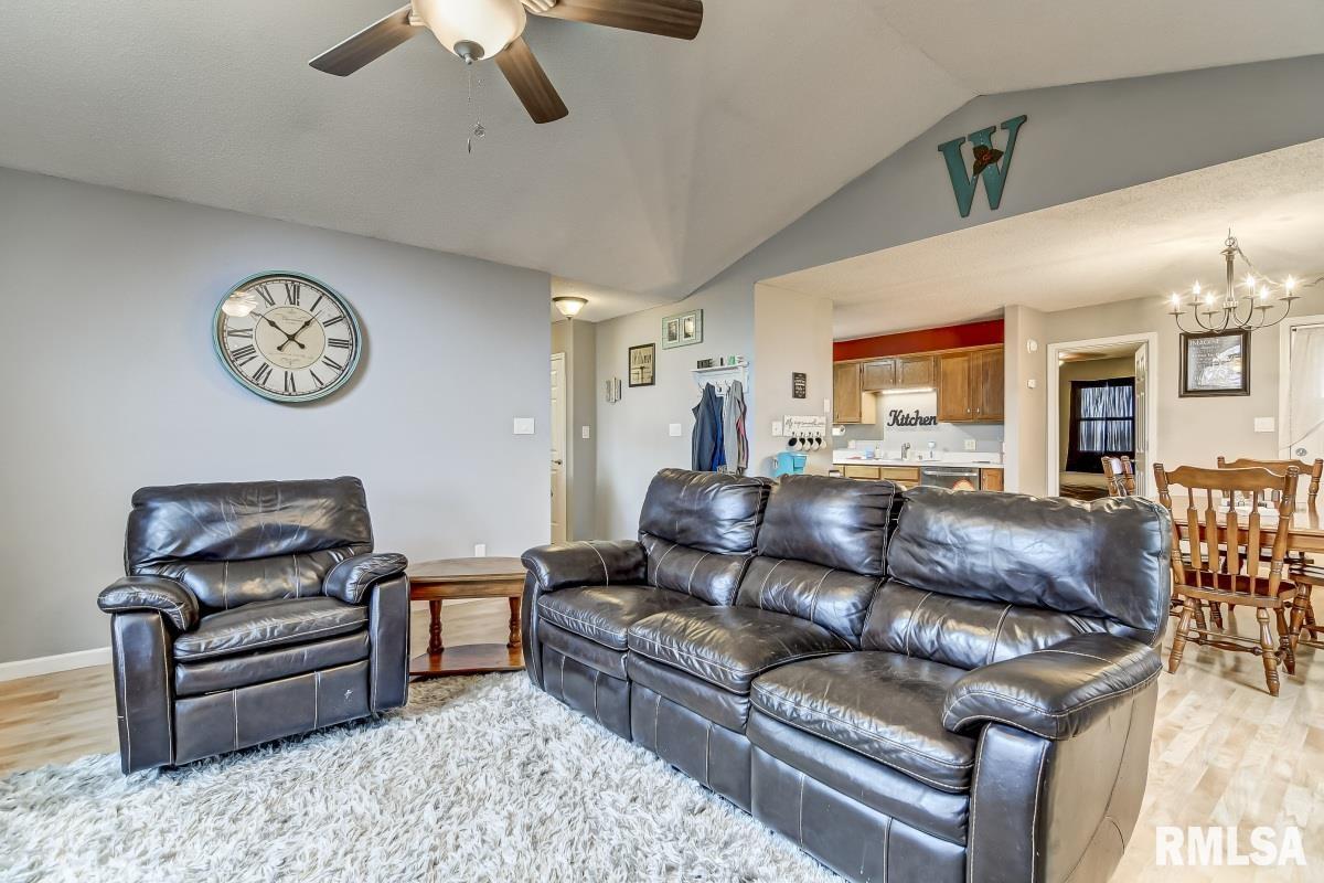 128 Post Road Virden, IL 62690 - Photo 8 of 36