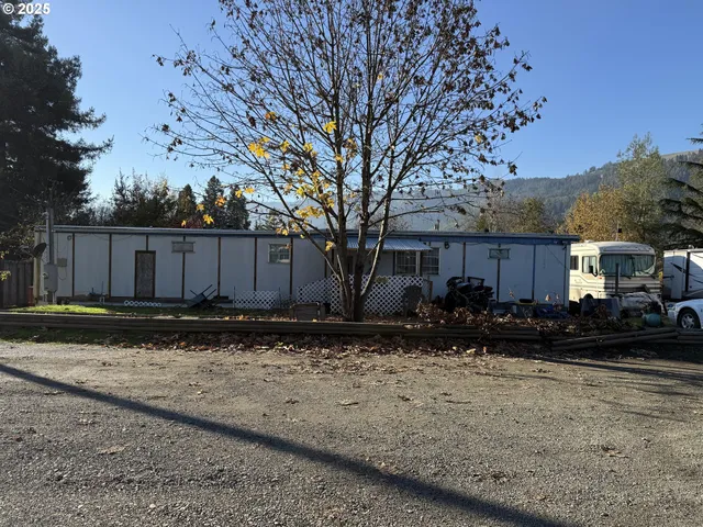 $120,000 | 210 Adams Street, Myrtle Creek, OR 97457