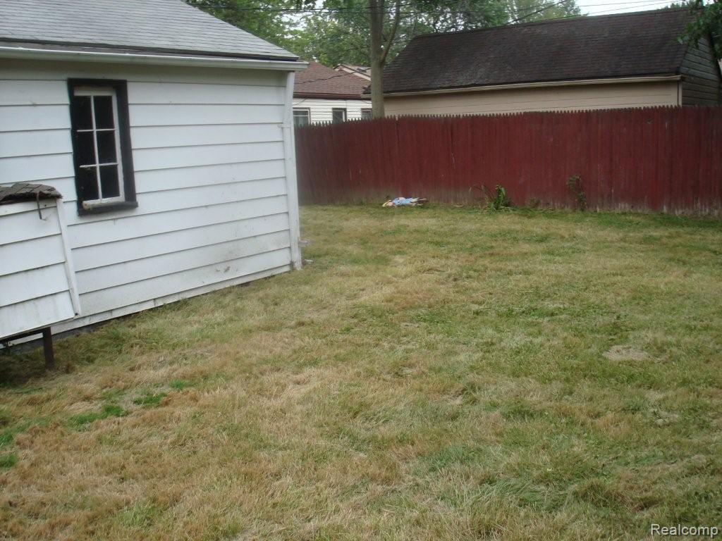 25295 Hayes Road Warren, MI 48089 - Photo 10 of 10 Yard