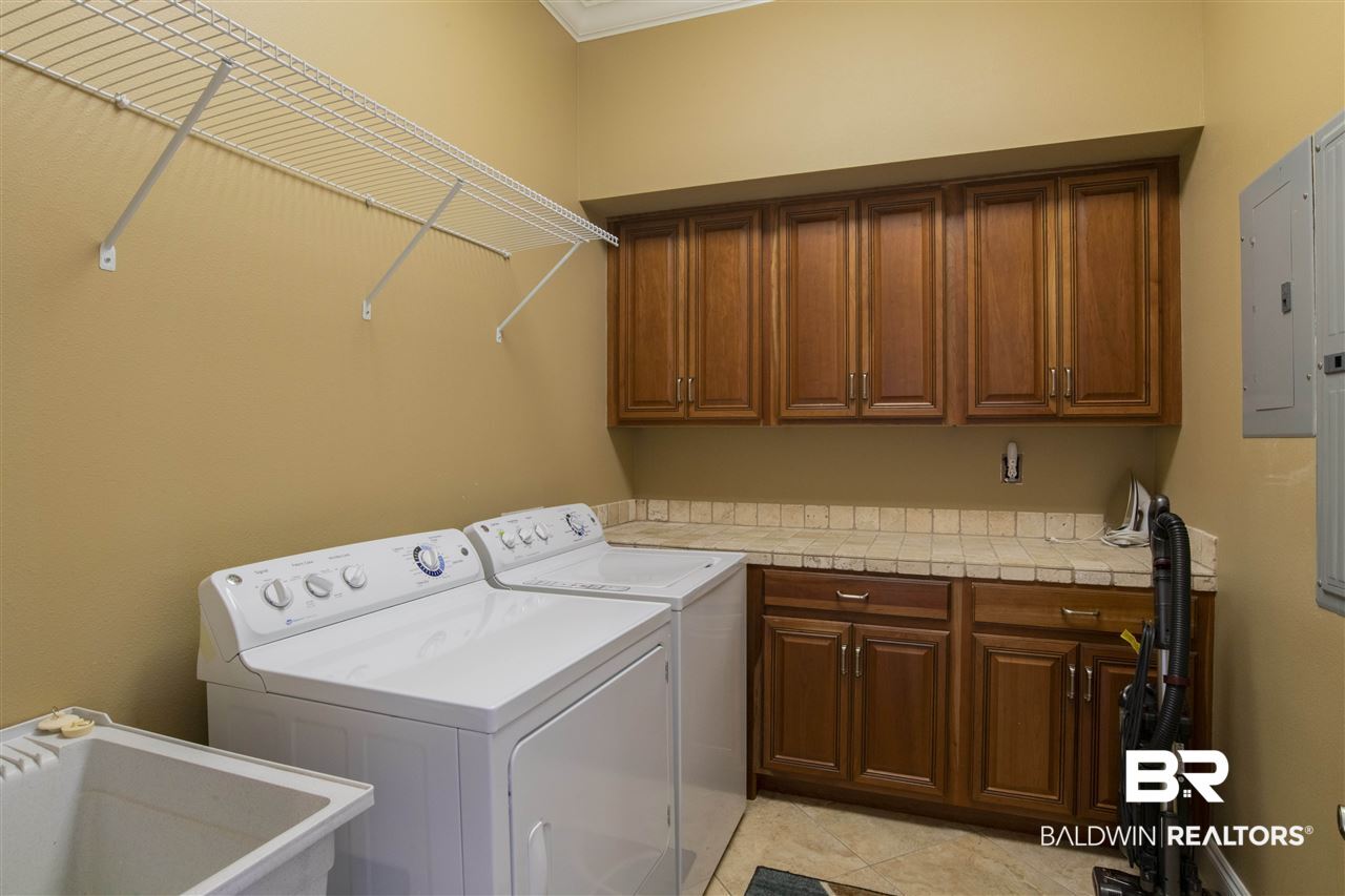 26401 Marina Road, Unit 26401 Orange Beach, AL 36561 - Photo 27 of 43 Large Washroom