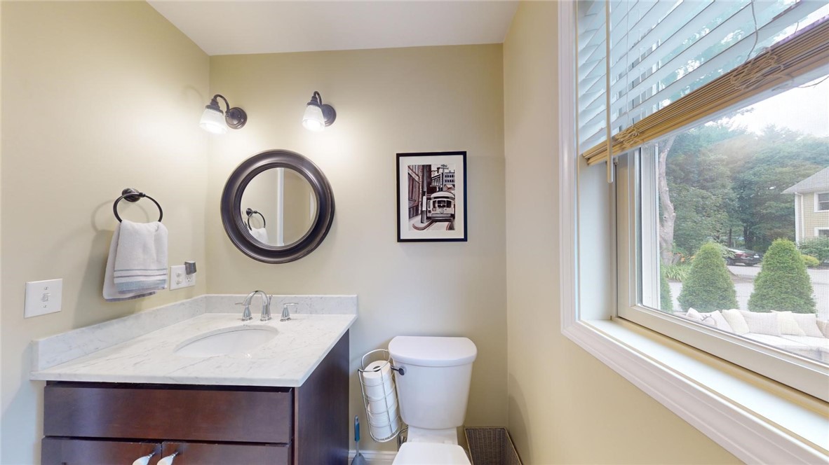 36 King Street, Unit 1 Warwick, RI 02886 - Photo 12 of 35