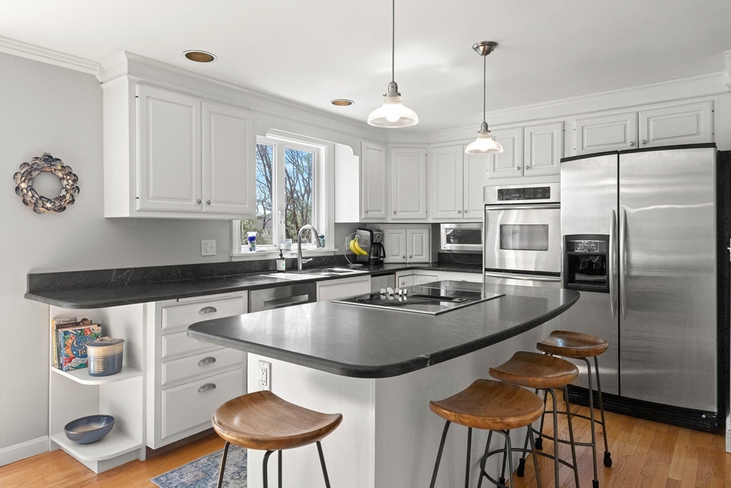 7 Hickory Hill Road Manchester, MA 01944 - Photo 7 of 42 Gallery Image 7