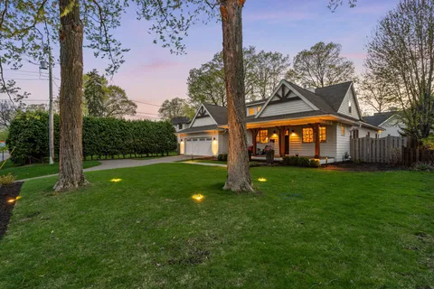 $2,250,000 | 225 Broadway Avenue North, Wayzata, MN 55391