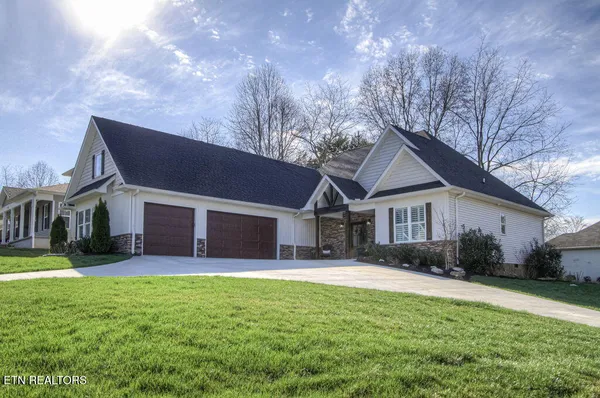 $724,900 | 183 Saloli Way, Loudon, TN 37774