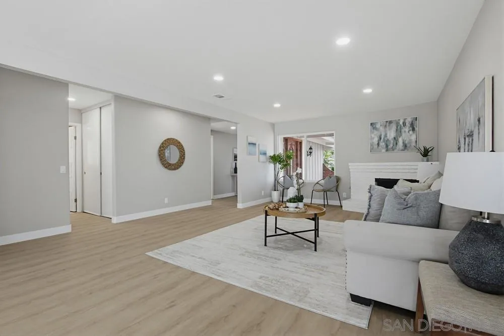 308 Leeann Lane Encinitas, CA 92024 - Photo 10 of 75 Living Room