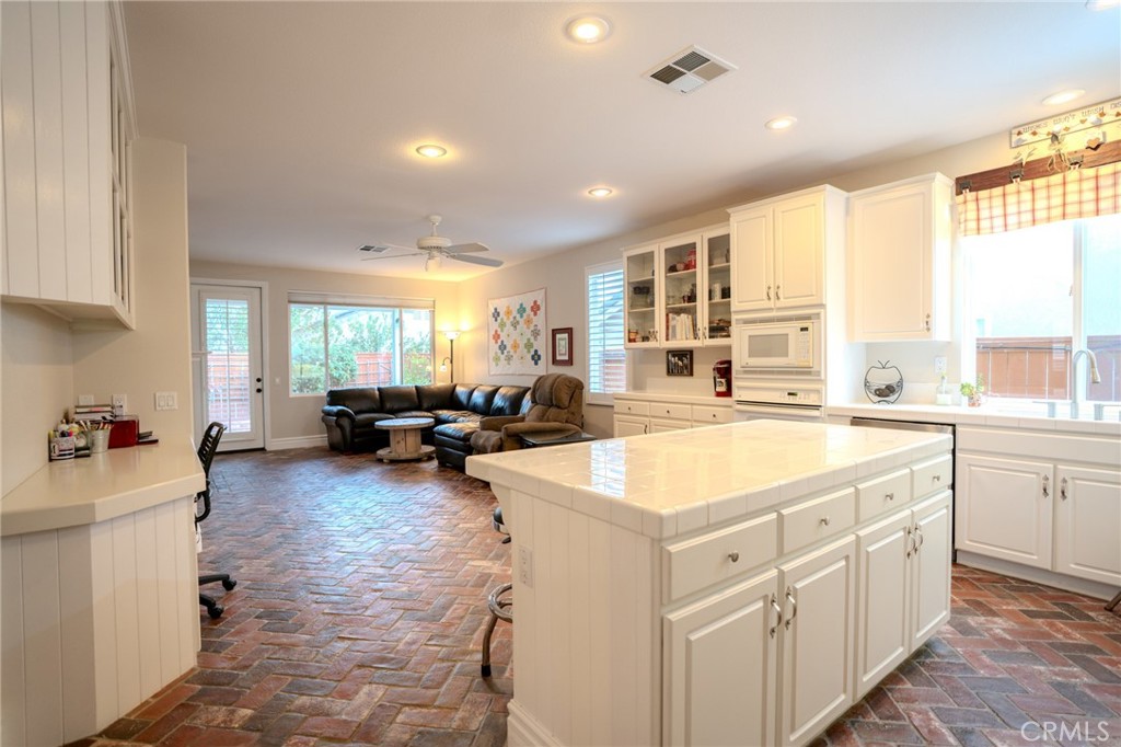 41950 Delmonte Street Temecula, CA 92591 - Photo 6 of 23