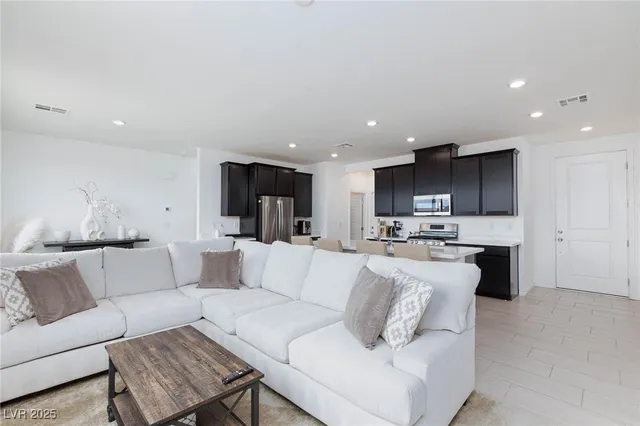 $3,200 | 7792 Vino Vranec Court, Las Vegas, NV 89113