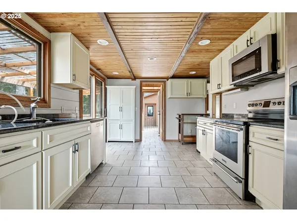 $750,000 | 4 Doug Johnson Lane, Port Orford, OR 97465