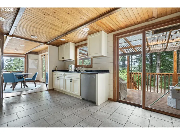 $750,000 | 4 Doug Johnson Lane, Port Orford, OR 97465