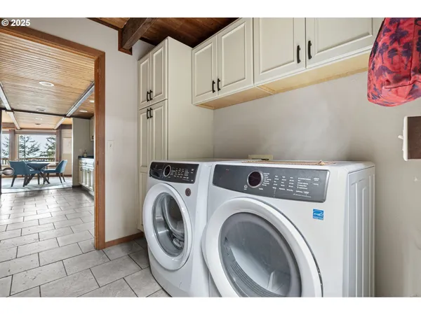 $750,000 | 4 Doug Johnson Lane, Port Orford, OR 97465