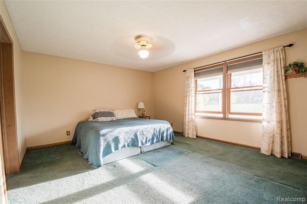 2107 Fisk Road Howell, MI 48843 - Photo 12 of 30