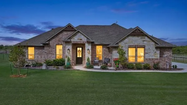 $499,500 | 173 Stanley Lane, Poolville, TX 76487