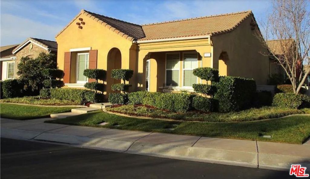 a front view of house with yard