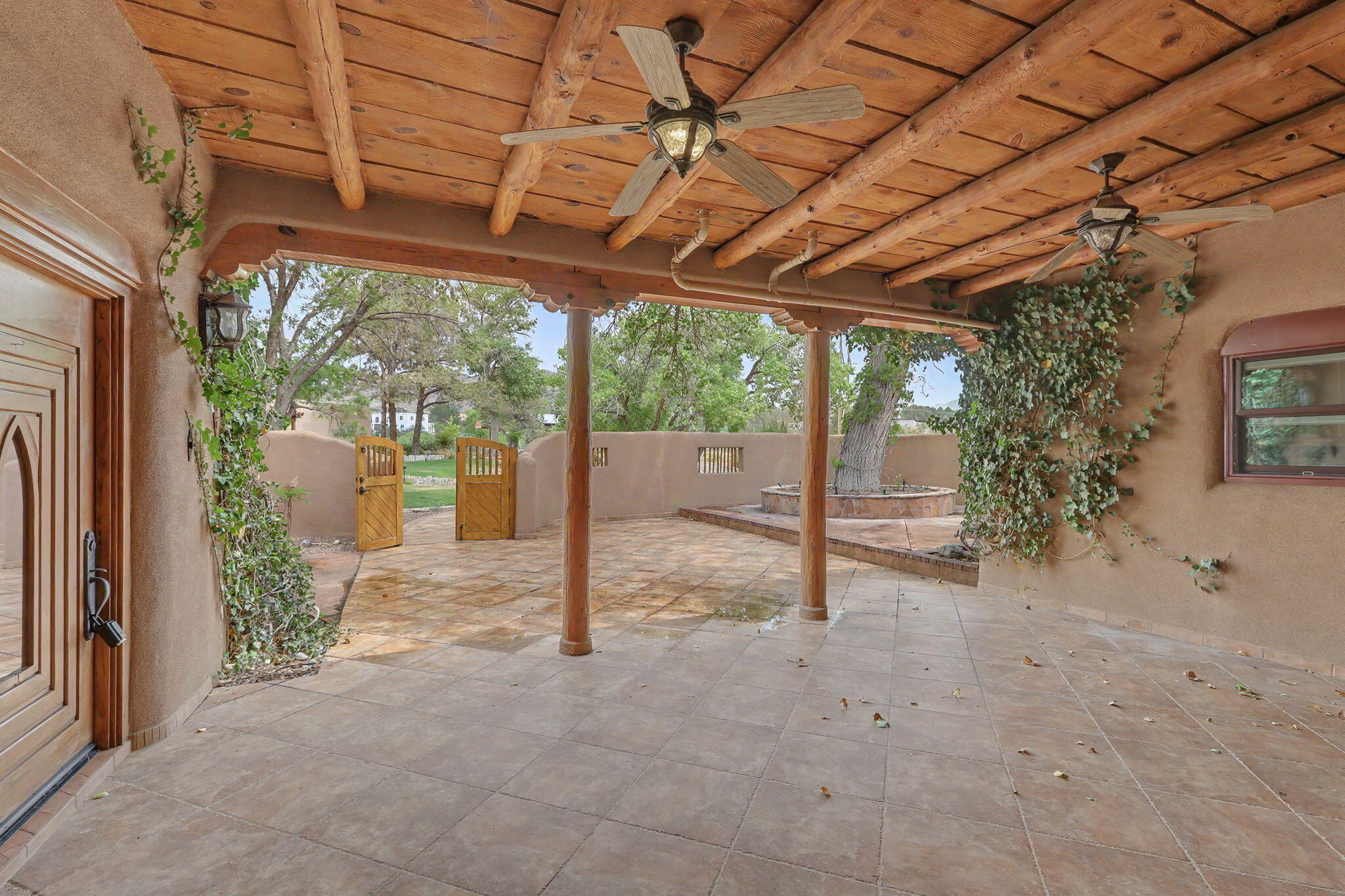 620 4 Hills Road Southeast Albuquerque, NM 87123 - Photo 6 of 95 Gallery Image 6