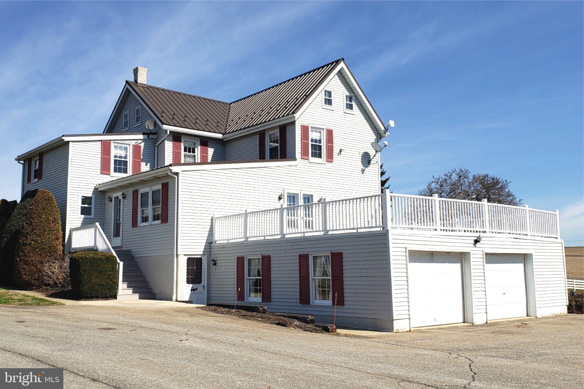 172 Street Road Oxford, PA 19363 - Photo 3 of 13 Charming home with spacious deck.