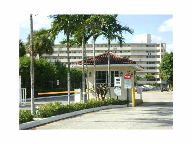 1670 Northeast 191st Street, Unit 4063 Miami, FL 33179 - Photo 1 of 7 Exterior Front