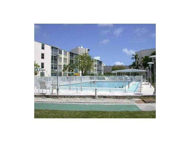 1670 Northeast 191st Street, Unit 4063 Miami, FL 33179 - Photo 3 of 7 Exterior Front