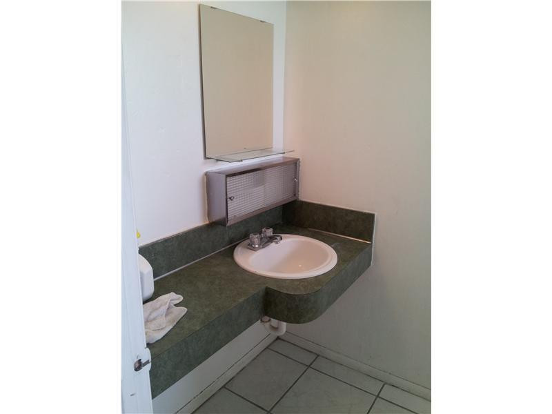 1670 Northeast 191st Street, Unit 4063 Miami, FL 33179 - Photo 5 of 7 Exterior Front