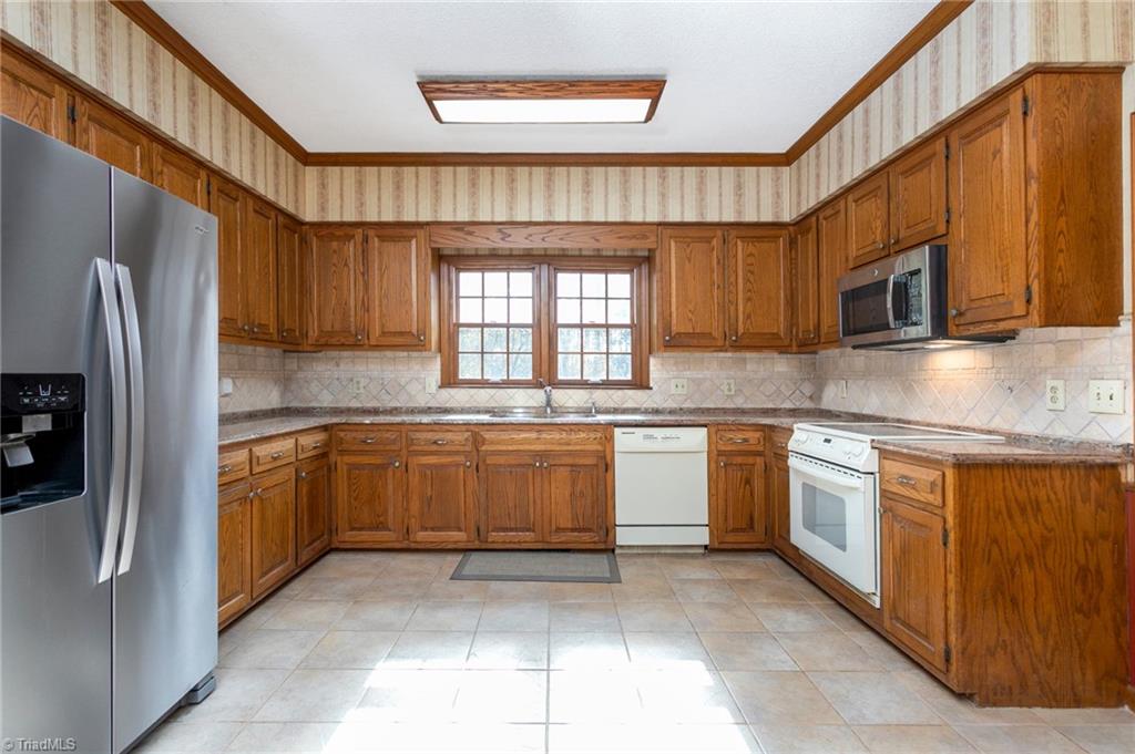 4813 Carlson Valley Road Summerfield, NC 27358 - Photo 5 of 46 Kitchen