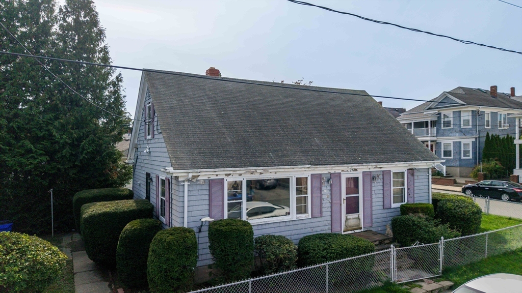247 Pelham Street Fall River, MA 02721 - Photo 3 of 20