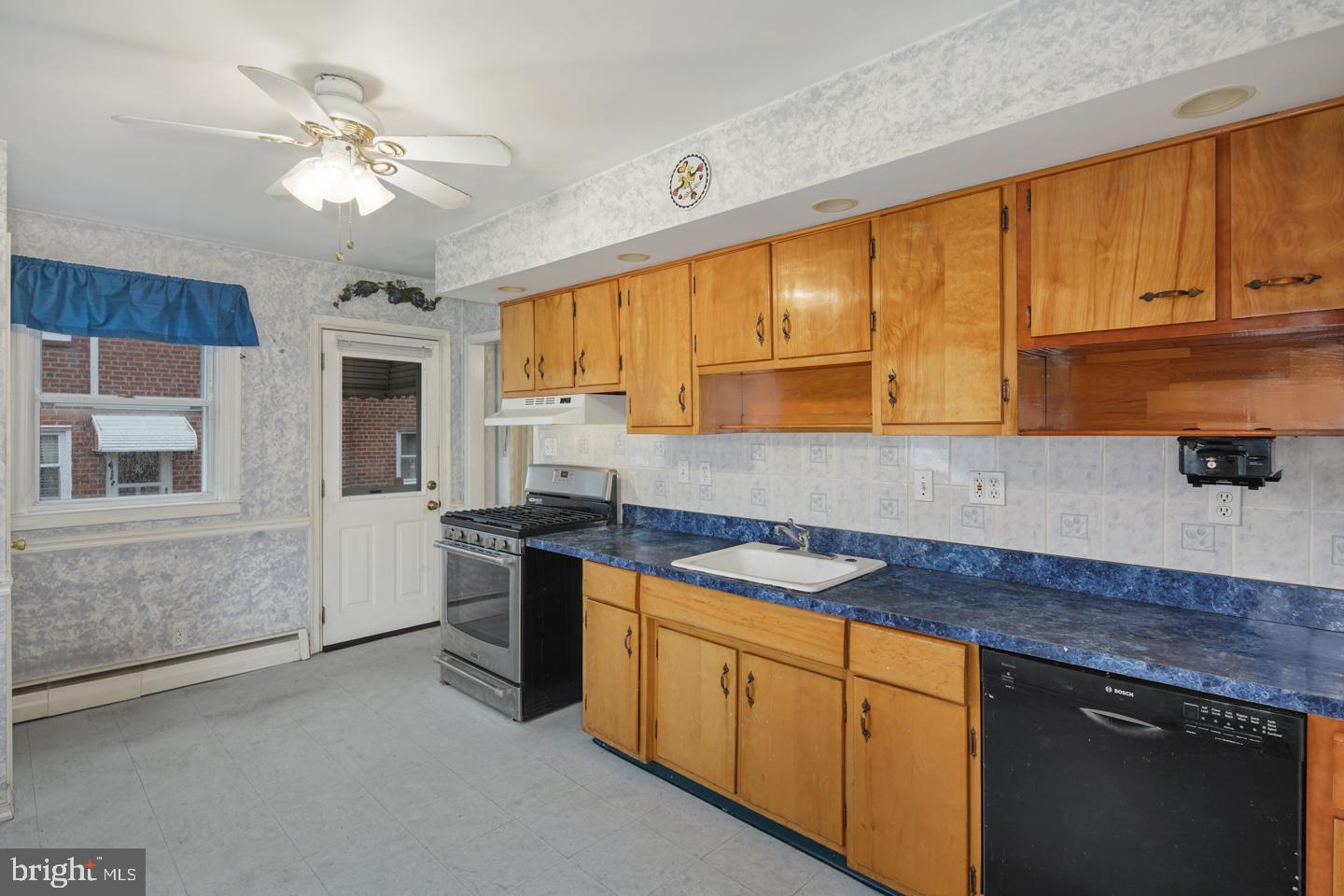 851 Medway Road Philadelphia, PA 19115 - Photo 11 of 23