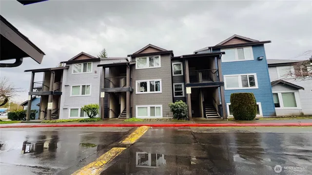 $270,000 | 26205 116th Avenue Southeast, Unit A203, Kent, WA 98030