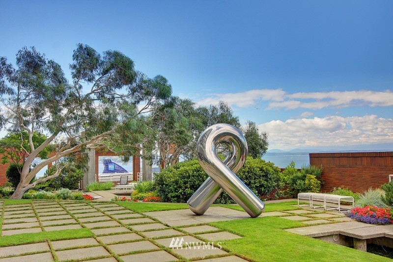 2125 1st Avenue, Unit 1702 Seattle, WA 98121 - Photo 23 of 31 a front view of a house with garden