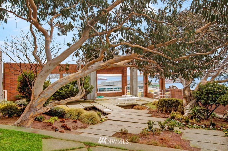 2125 1st Avenue, Unit 1702 Seattle, WA 98121 - Photo 25 of 31 a view of a house with snow on the tree