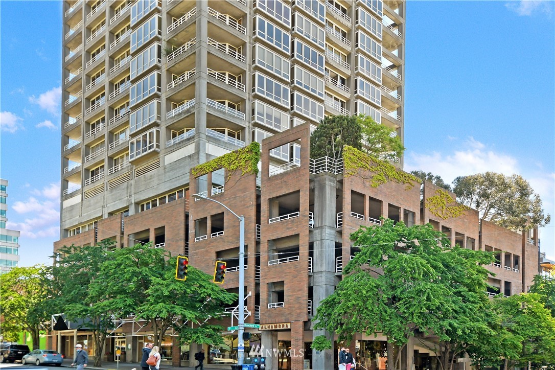2125 1st Avenue, Unit 1702 Seattle, WA 98121 - Photo 29 of 31 front view of a building