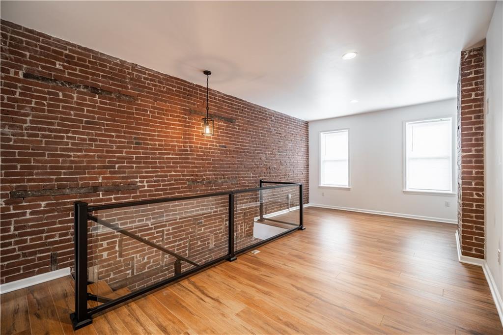 3035 Spring Way Pittsburgh, PA 15201 - Photo 12 of 24 Gallery Image 12