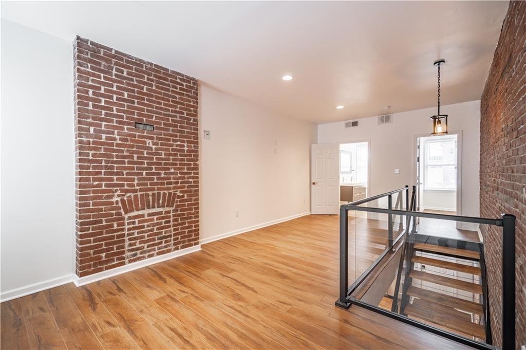 3035 Spring Way Pittsburgh, PA 15201 - Photo 14 of 24 Gallery Image 14