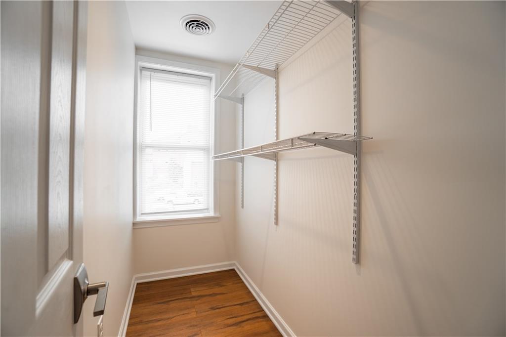 3035 Spring Way Pittsburgh, PA 15201 - Photo 16 of 24 Gallery Image 16