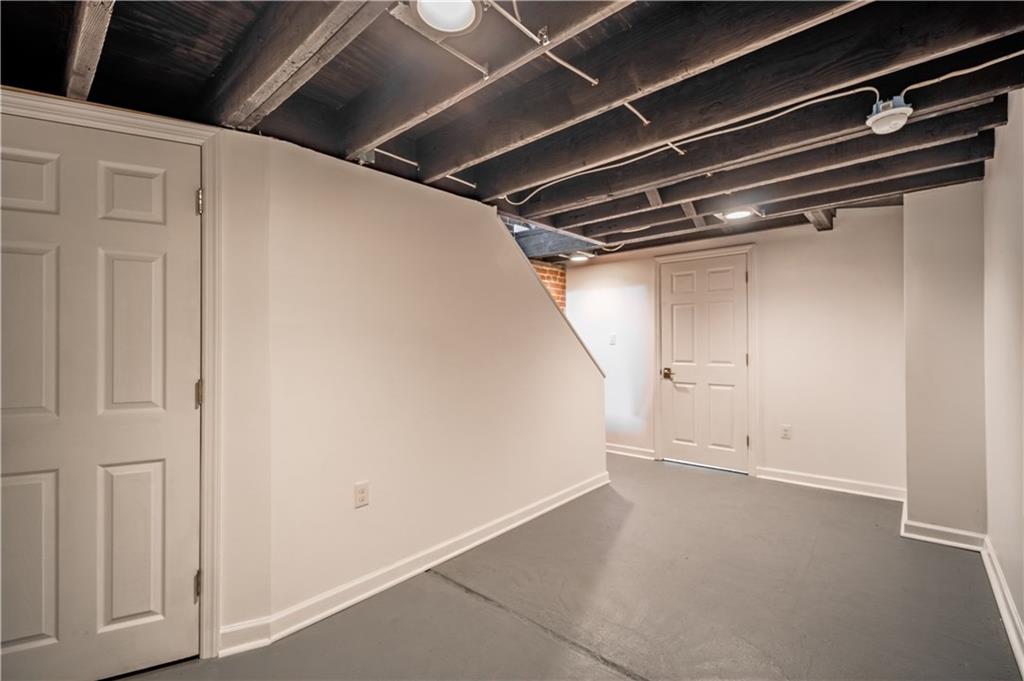 3035 Spring Way Pittsburgh, PA 15201 - Photo 18 of 24 Gallery Image 18