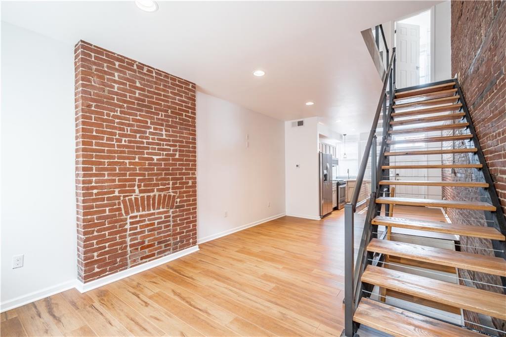 3035 Spring Way Pittsburgh, PA 15201 - Photo 4 of 24 Gallery Image 4