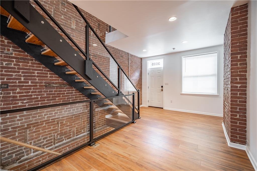 3035 Spring Way Pittsburgh, PA 15201 - Photo 6 of 24 Gallery Image 6