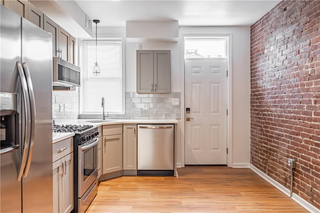 3035 Spring Way Pittsburgh, PA 15201 - Photo 9 of 24 Gallery Image 9