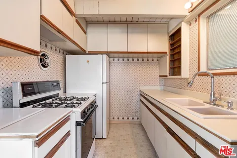 $899,000 | 2274 Vasanta Way, Los Angeles, CA 90068