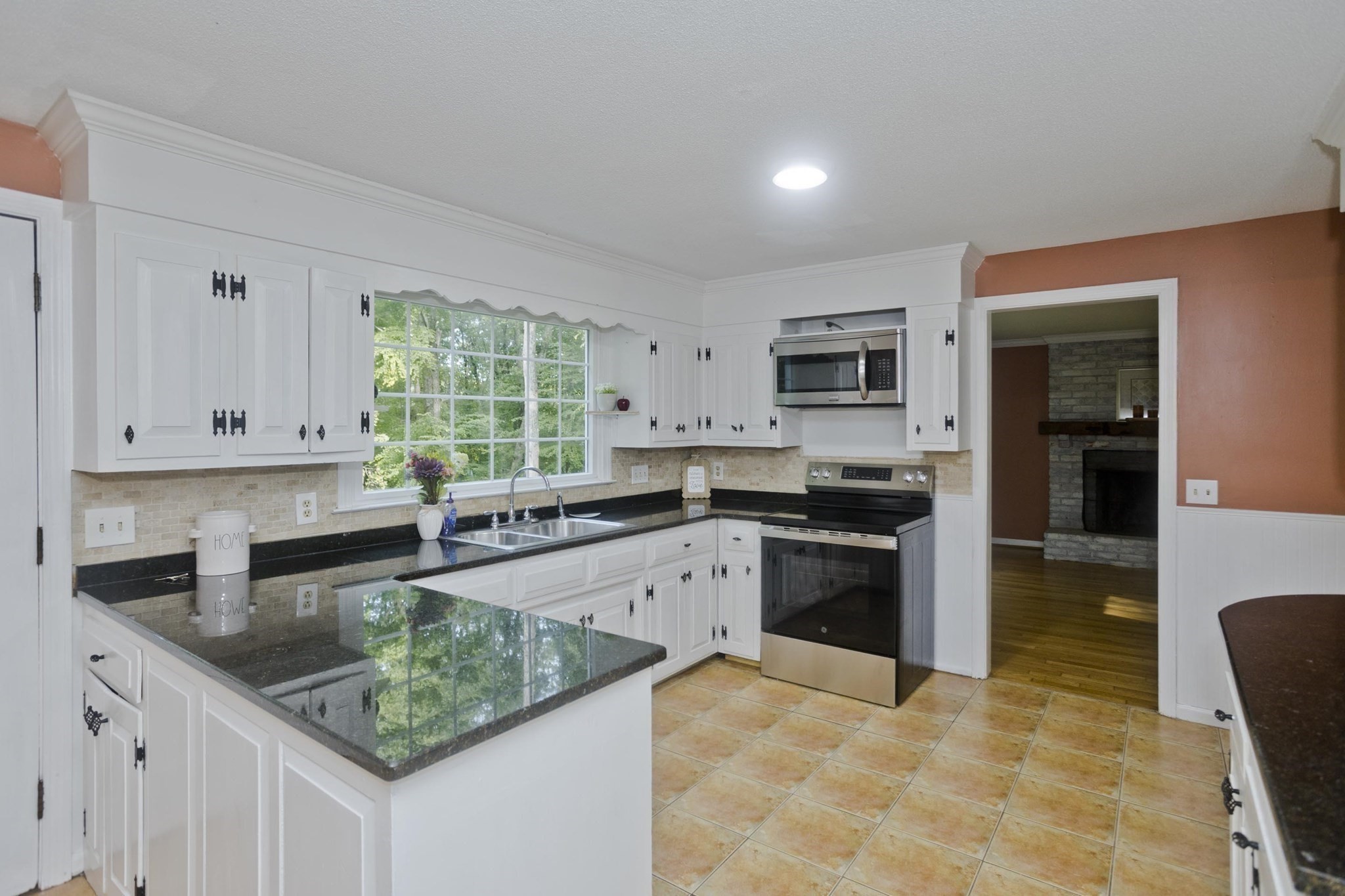 323 Bennett Road Hampden, MA 01036 - Photo 3 of 35 Gallery Image 3